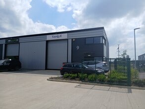 1-9 Ravens Court, Harrier Way, Yaxley à louer Photo de l’immeuble– Image 2 sur 3