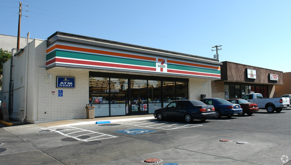 428 E Bullard Ave, Fresno, CA à louer - Photo de l’immeuble – Image 2 sur 4