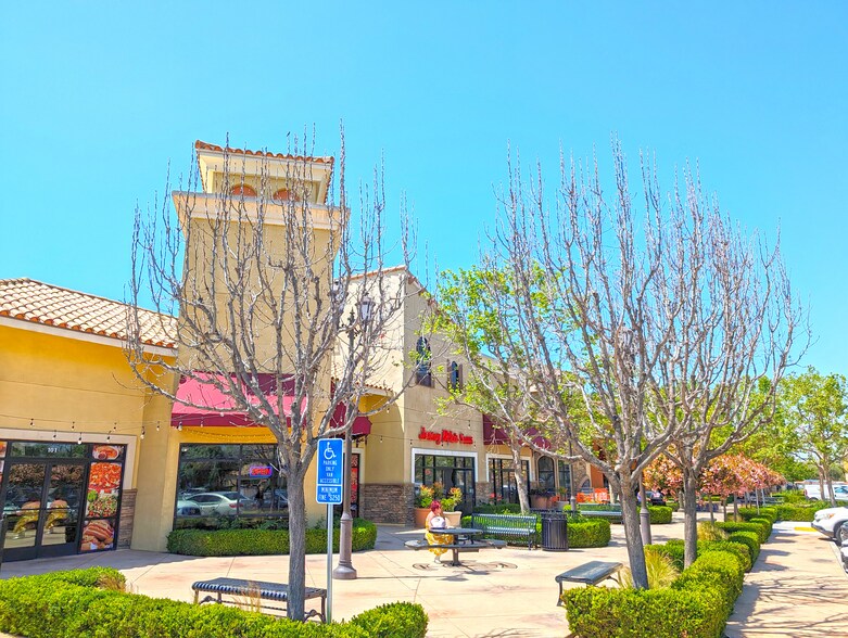 140-200 W Los Angeles Ave, Moorpark, CA à louer - Photo de l’immeuble – Image 1 sur 3