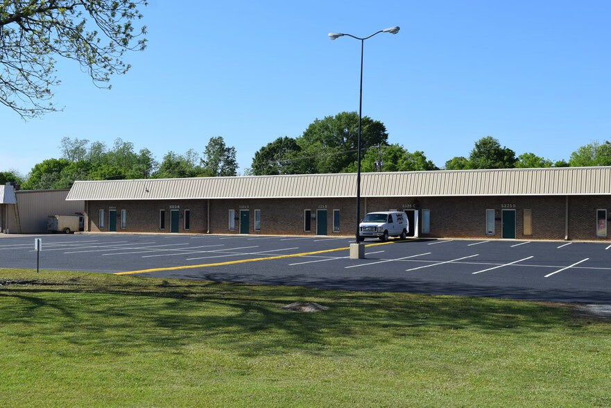 5323-5325 Wares Ferry Rd, Montgomery, AL à louer - Photo de l’immeuble – Image 3 sur 7