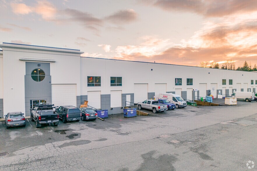 1525 Broadway St, Port Coquitlam, BC à louer - Photo de l’immeuble – Image 3 sur 5