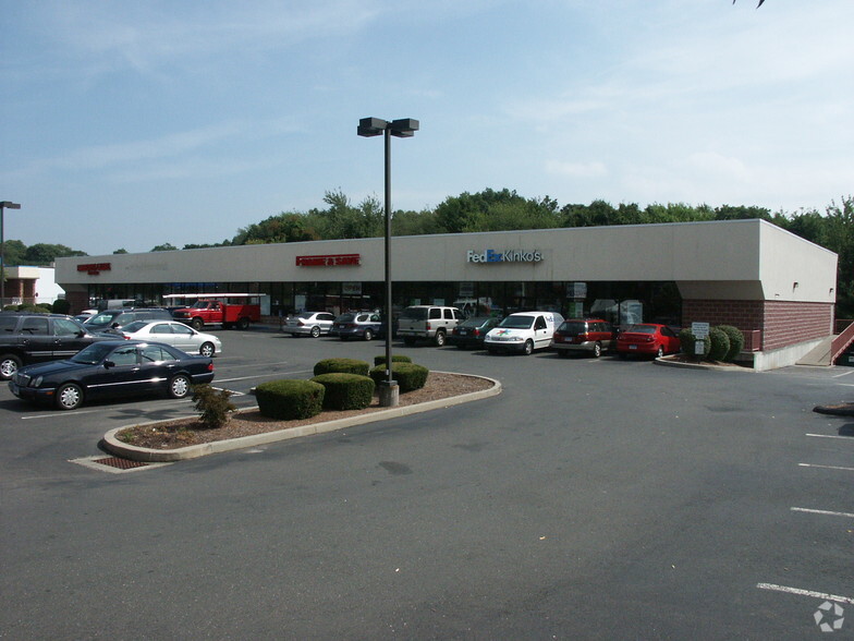 596 Westport Ave, Norwalk, CT à louer - Photo de l’immeuble – Image 3 sur 4
