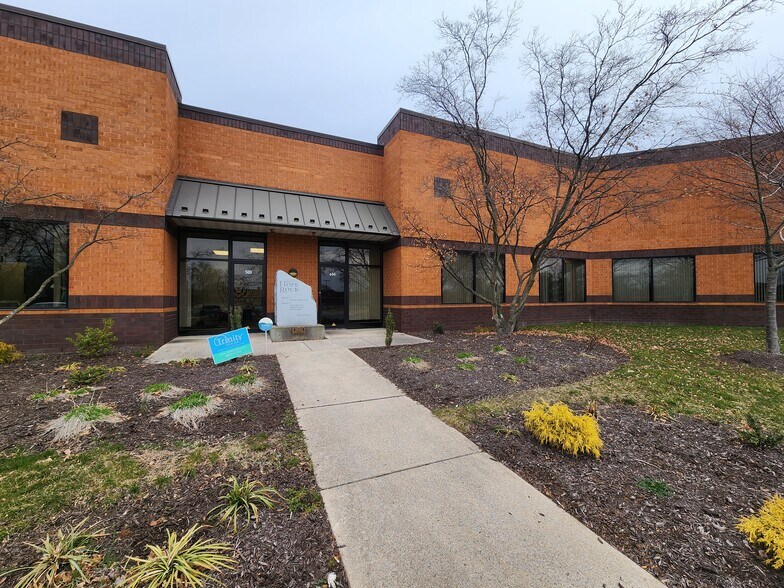 6380 Flank Dr, Harrisburg, PA à louer - Photo de l’immeuble – Image 2 sur 9