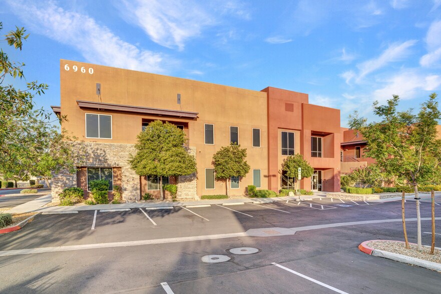 6960 Smoke Ranch Rd, Las Vegas, NV à louer - Photo de l’immeuble – Image 2 sur 29