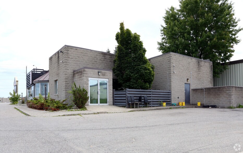 383 Woodlawn Rd W, Guelph, ON à vendre - Photo de l’immeuble – Image 2 sur 6