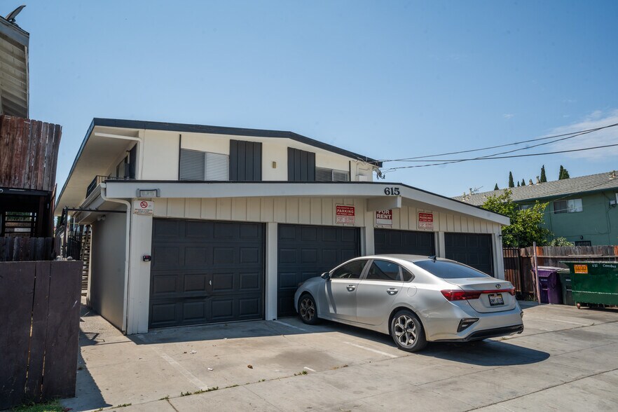 615 Cerritos Ave, Long Beach, CA à vendre - Photo de l’immeuble – Image 3 sur 30