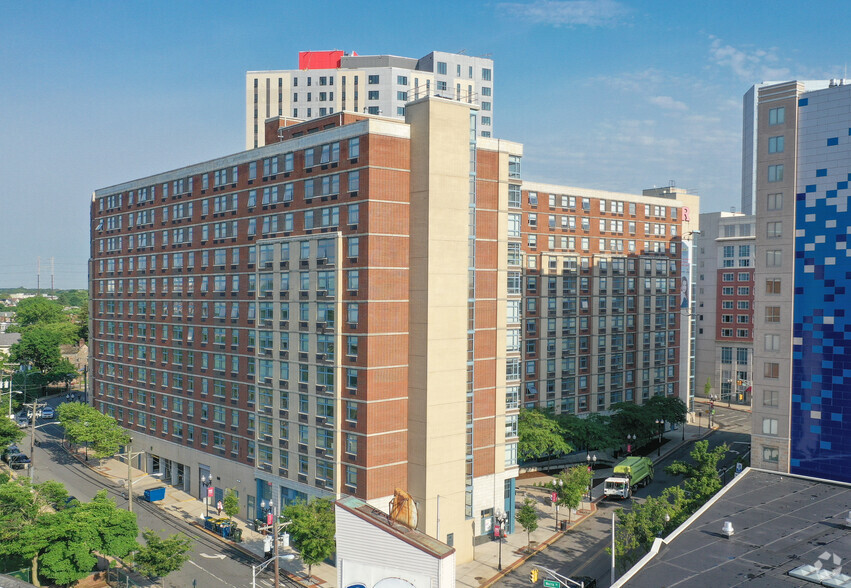 55 Morris St, New Brunswick, NJ à louer - Photo de l’immeuble – Image 2 sur 10