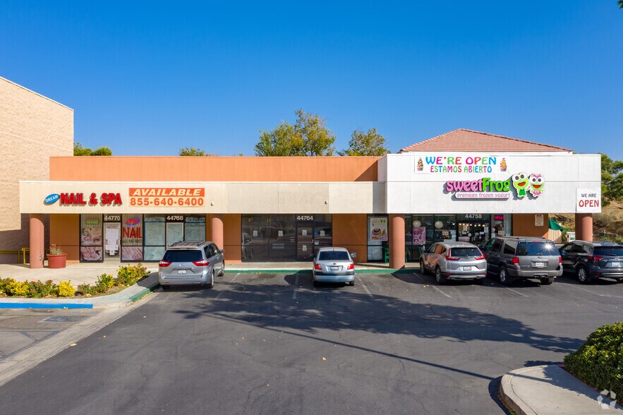 44758-44770 Valley Central Way, Lancaster, CA à vendre - Photo de l’immeuble – Image 2 sur 3
