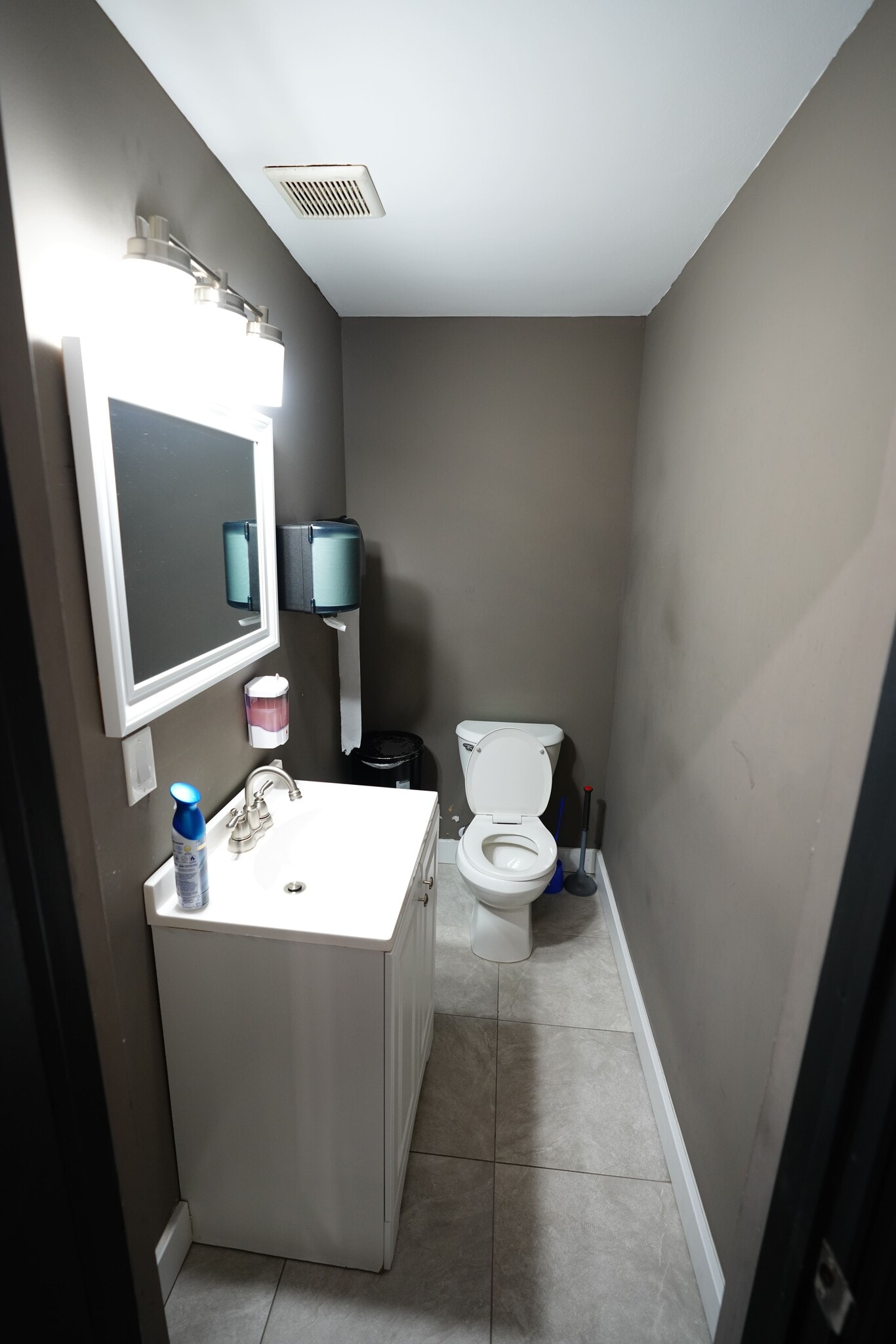 667 NW 29th St, Miami, FL à louer Photo intérieure– Image 1 sur 11