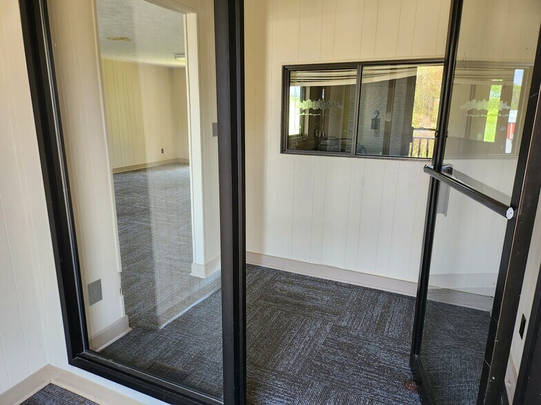 351 Moss Dr, Clinton, KY à vendre - Hall d’entrée – Image 2 sur 29