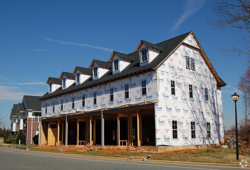 575 Davidson Gateway Dr, Davidson, NC à vendre - Photo de l’immeuble – Image 2 sur 22