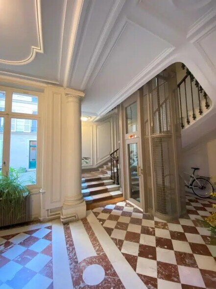 Bureau dans Paris à louer - Photo de l’immeuble – Image 2 sur 7