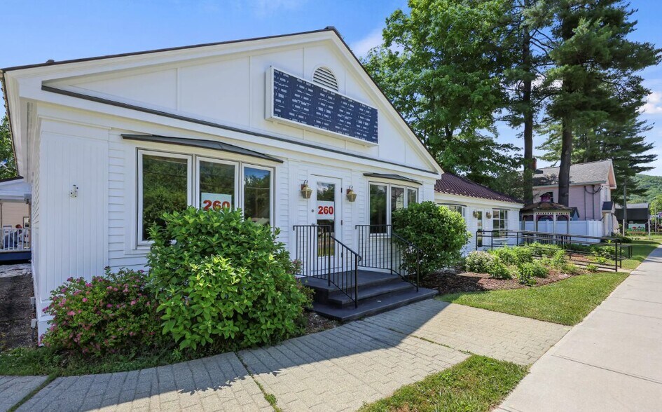 260 Stockbridge Rd, Great Barrington, MA à louer - Photo de l’immeuble – Image 2 sur 12