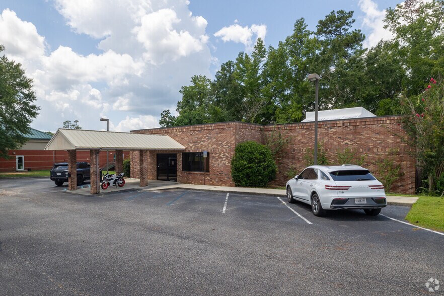 1207 Azalea Pl, Brewton, AL à vendre - Photo de l’immeuble – Image 1 sur 18