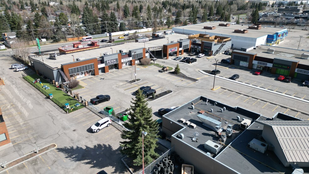 10440 Macleod Trl SE, Calgary, AB à louer - Photo de l’immeuble – Image 2 sur 10