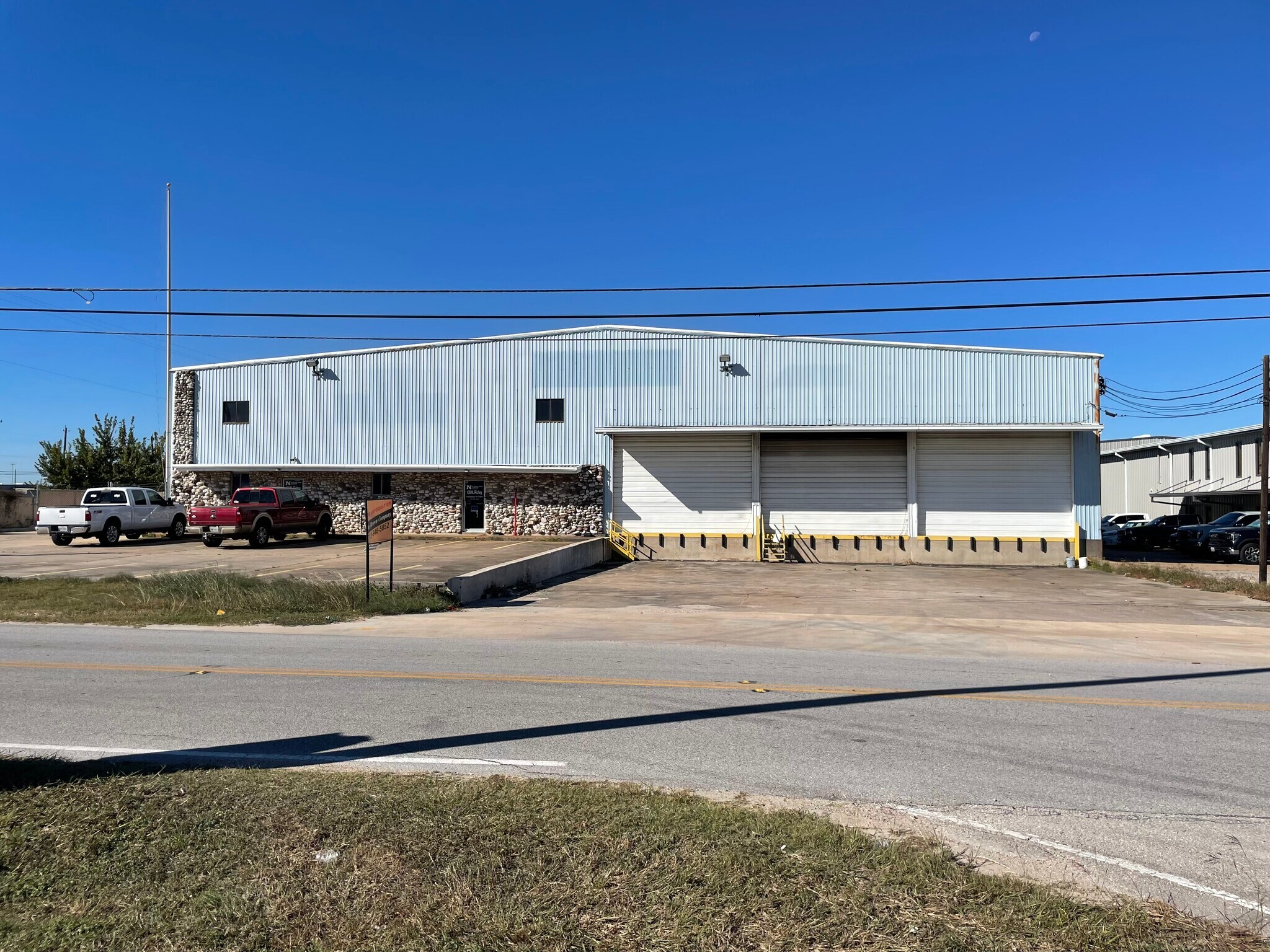 109 N Richey St, Pasadena, TX à louer Photo de l’immeuble– Image 1 sur 15