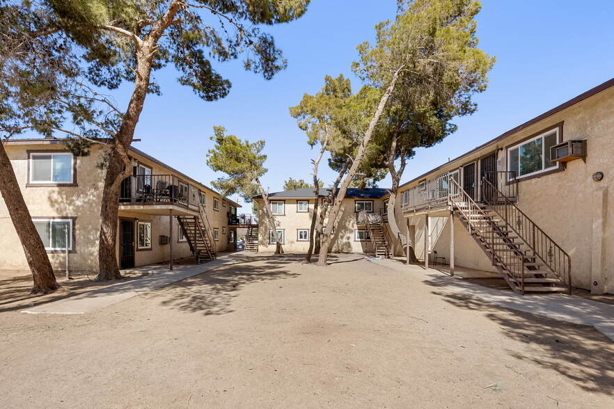 11941 Lee Ave, Adelanto, CA à vendre - Photo de l’immeuble – Image 3 sur 9