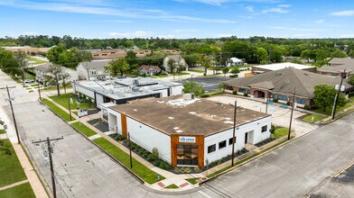 702 N Thompson St, Conroe, TX - VUE AÉRIENNE  vue de carte - Image1