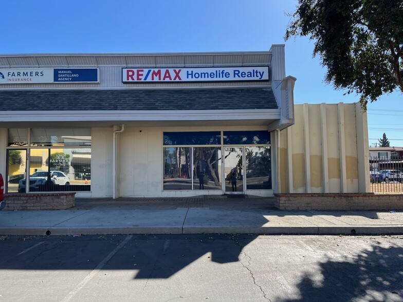 220-228 S Glendora Ave, West Covina, CA à louer - Photo de l’immeuble – Image 1 sur 9