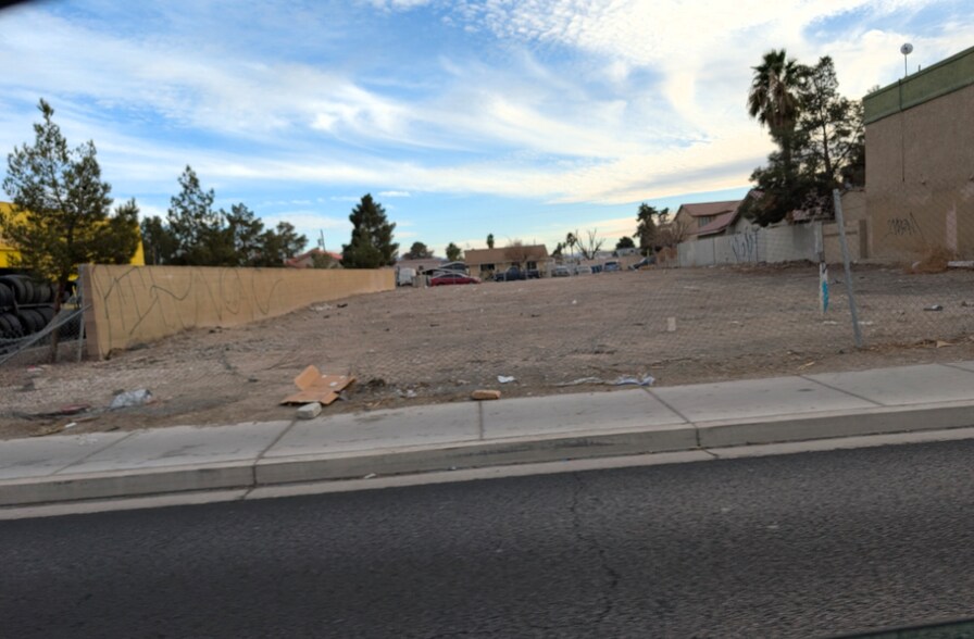 4835 East Charelston Blvd, Las Vegas, NV à vendre - Photo de l’immeuble – Image 2 sur 2