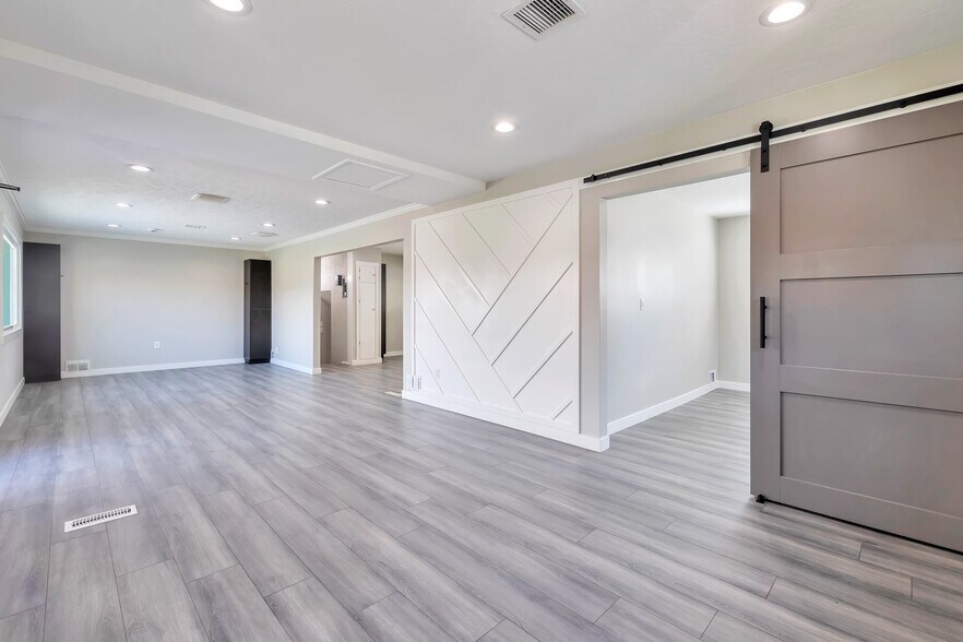 1857 N Hill Field Rd, Layton, UT à vendre - Photo de l’immeuble – Image 2 sur 25