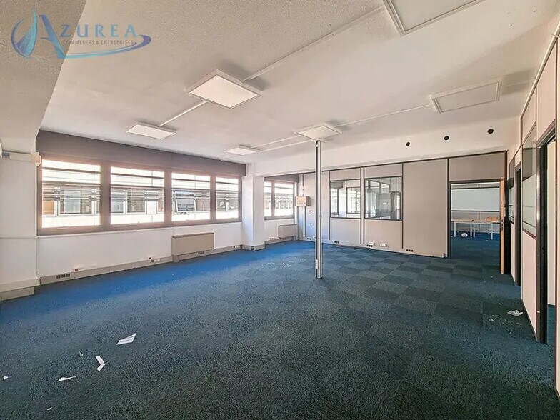 Bureau dans Villeneuve-Loubet à louer - Photo de l’immeuble – Image 2 sur 8
