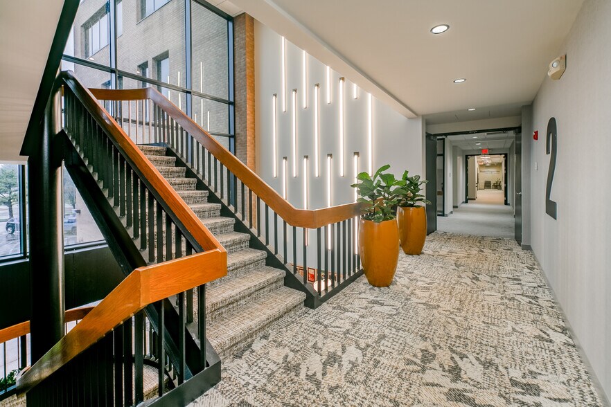 680 Craig Rd, Saint Louis, MO à louer - Photo de l’immeuble – Image 1 sur 4