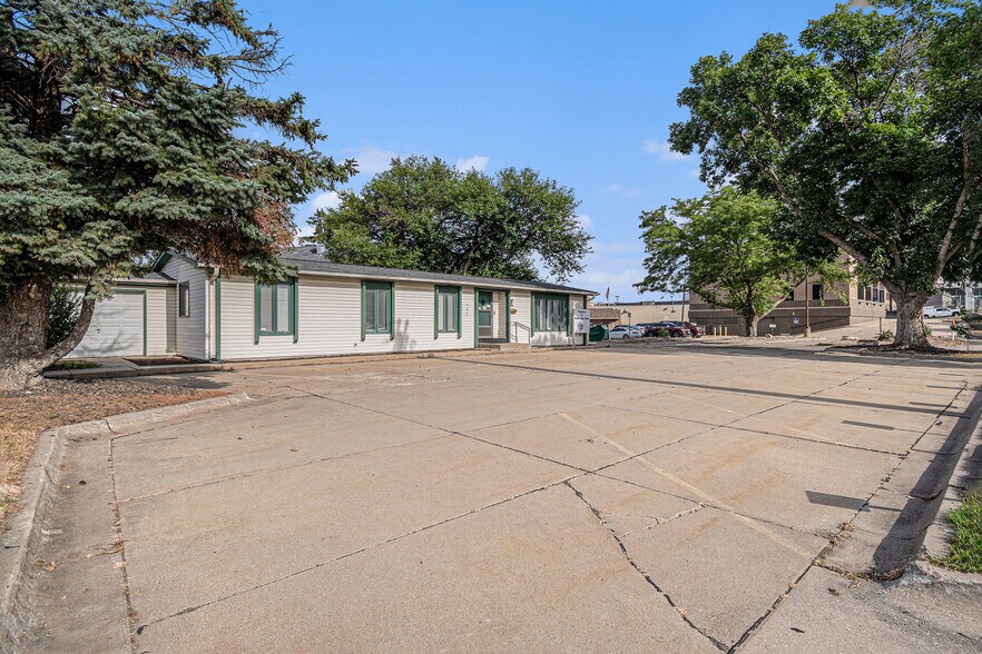 302 S 74th St, Omaha, NE à vendre - Photo de l’immeuble – Image 2 sur 19