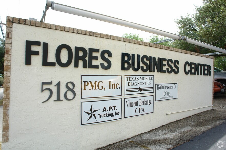 518 E Ramsey Rd, San Antonio, TX à louer - Photo de l’immeuble – Image 3 sur 12