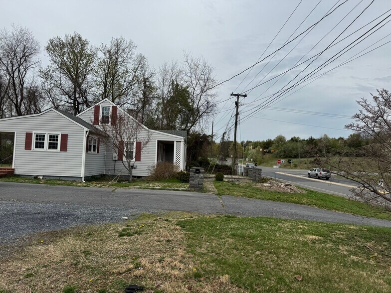 1932 Spring Hill Rd, Staunton, VA à vendre - Photo de l’immeuble – Image 2 sur 22