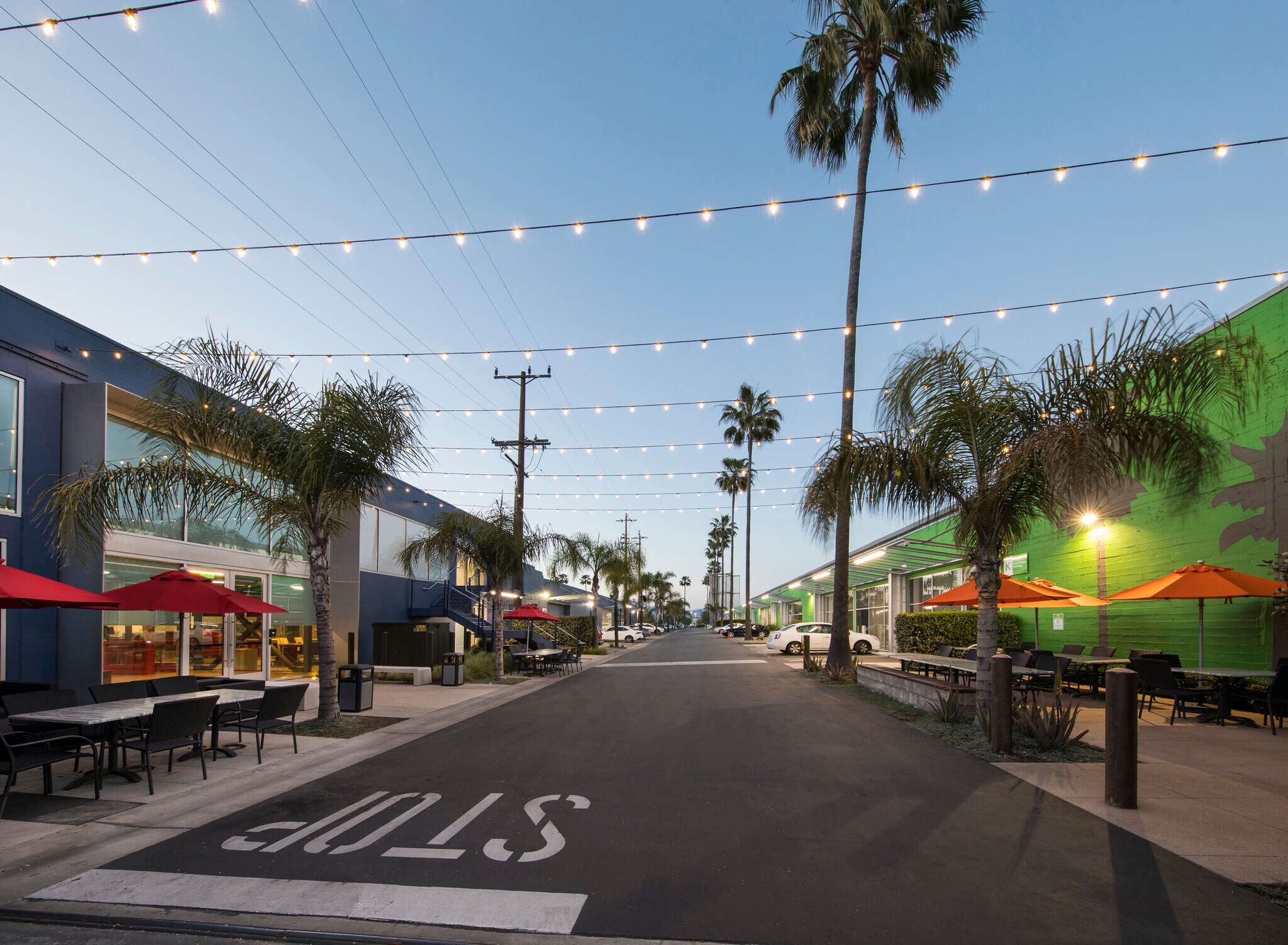 5870 W Jefferson Blvd, Los Angeles, CA à louer Photo principale– Image 1 sur 23