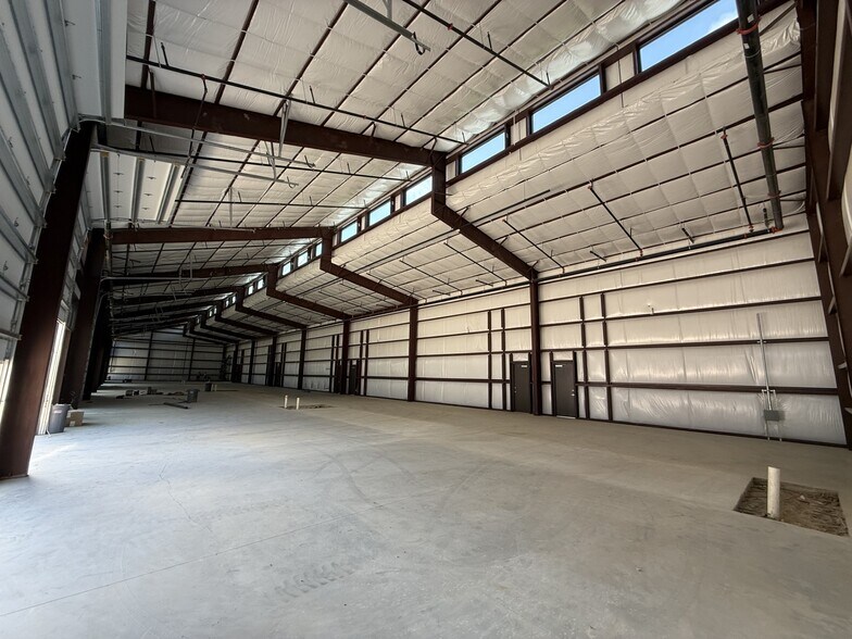 2007 Airport Rd, Conroe, TX à louer - Photo de l’immeuble – Image 3 sur 13