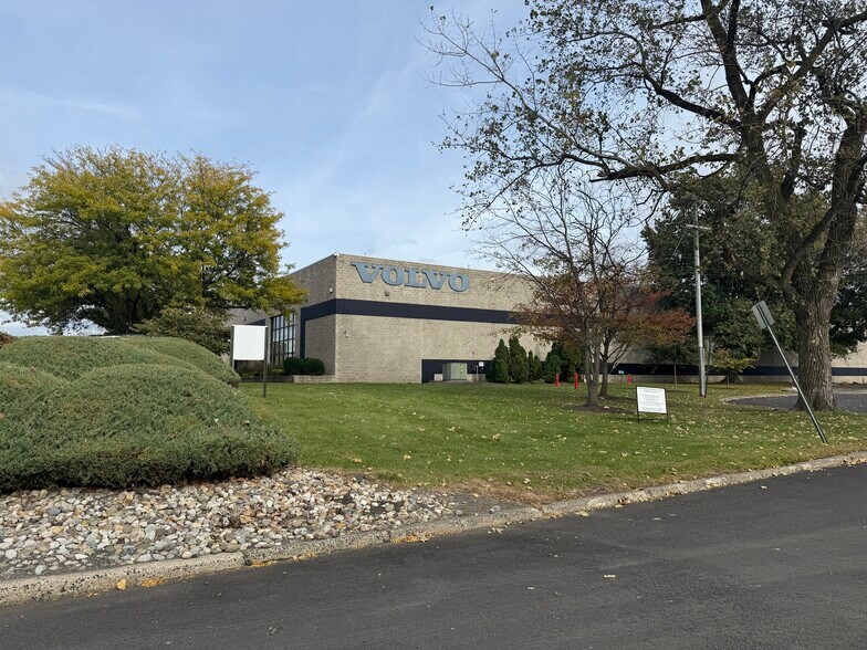 300 Howmedica Way, Rutherford, NJ à louer - Photo de l’immeuble – Image 2 sur 5