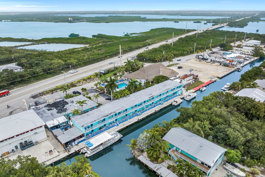 27340 Overseas Hwy, Ramrod Key, FL à vendre - Photo de l’immeuble – Image 2 sur 49