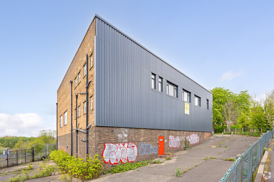 Scott Hall Rd, Leeds à louer - Photo de l’immeuble – Image 2 sur 4