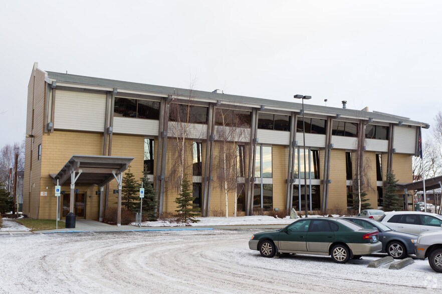 375 W 36th Ave, Anchorage, AK à louer - Photo principale – Image 1 sur 3