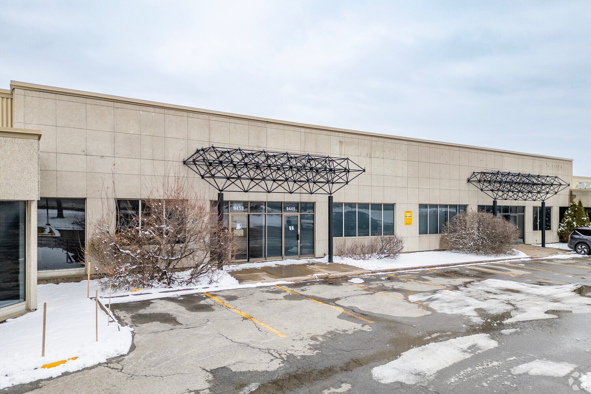 9415-9495 Aut Transcanadienne, Montréal, QC à louer Photo de l’immeuble– Image 1 sur 19