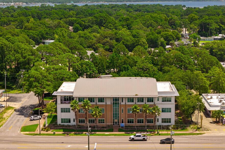 45 Eglin Pky, Fort Walton Beach, FL à louer - Photo de l’immeuble – Image 1 sur 36