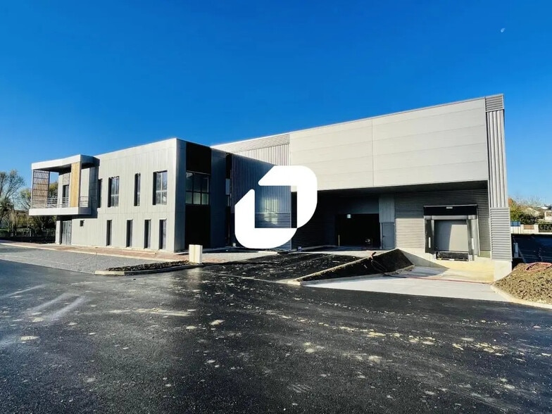 Local d’activités dans Courtry à louer - Photo de l’immeuble – Image 1 sur 7