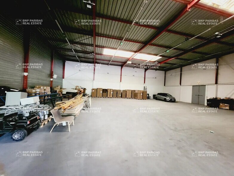 Local d’activités dans Créteil à louer - Photo de l’immeuble – Image 1 sur 9
