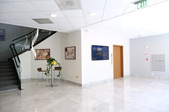 2955 Main St, Irvine, CA à louer Hall d’entrée– Image 2 sur 19