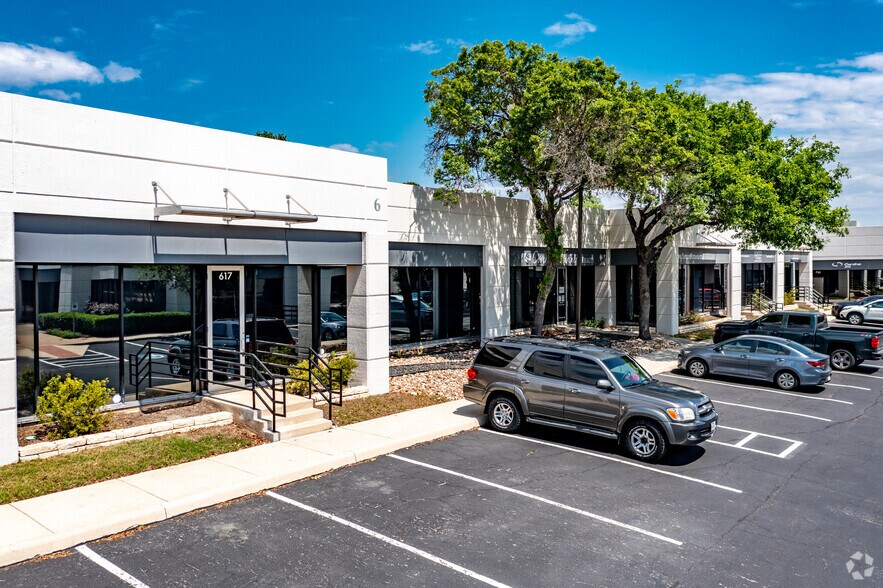 140 Heimer Rd, San Antonio, TX à vendre - Photo de l’immeuble – Image 2 sur 6