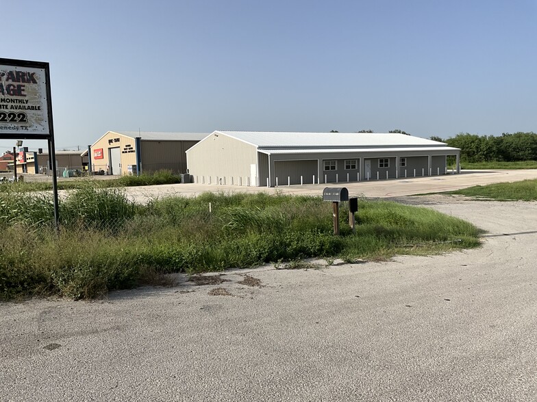 322 N Sunset Strip St, Kenedy, TX à vendre - Photo de l’immeuble – Image 3 sur 3