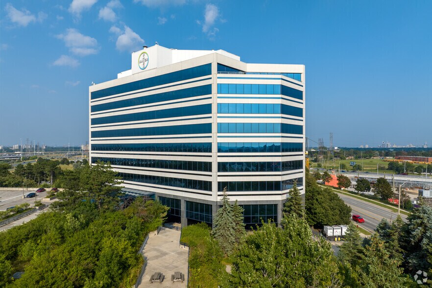 2920 Matheson Blvd E, Mississauga, ON à louer - Photo de l’immeuble – Image 2 sur 5