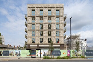 Plus de détails pour 23 Rayleigh Rd, Londres - Local commercial à louer