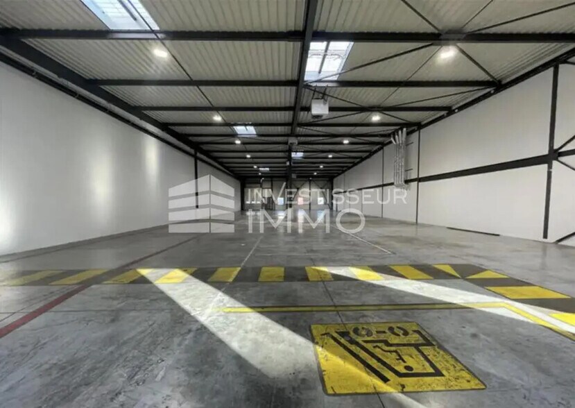 Bureau dans La Courneuve à louer - Photo de l’immeuble – Image 2 sur 8