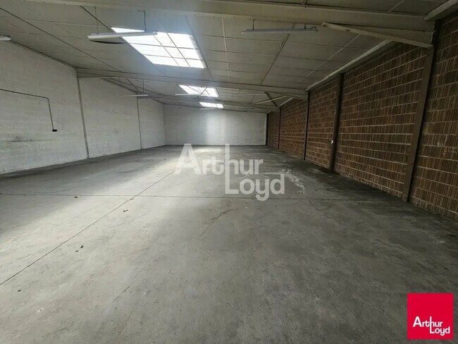 Plus de détails pour Local d'activités à louer