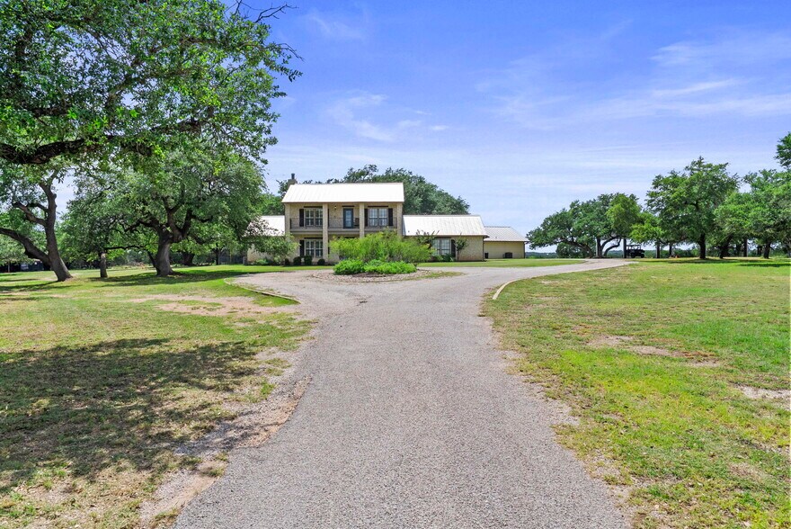 539 Oak Vista Dr, Burnet, TX à vendre - Photo de l’immeuble – Image 2 sur 71