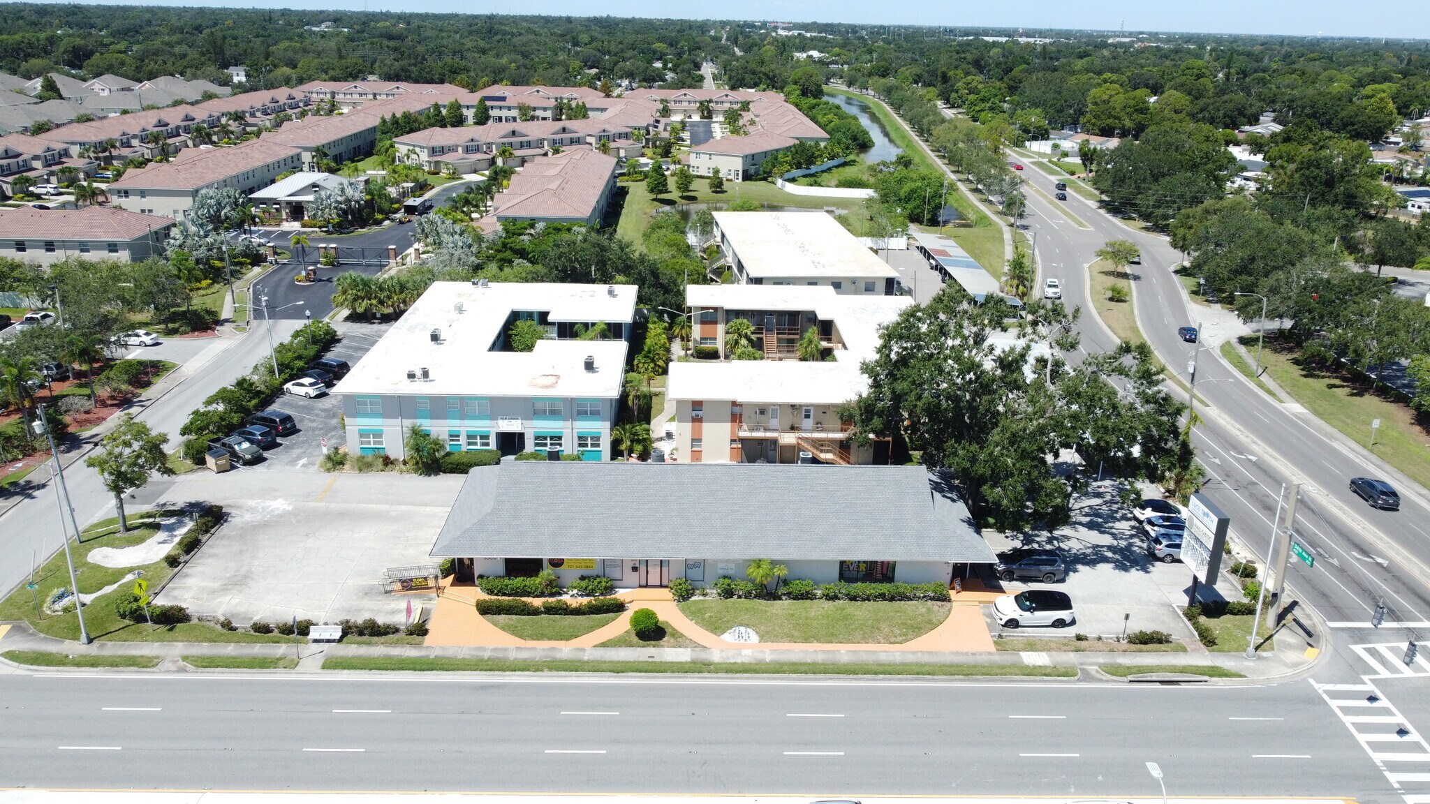 5300-5320 4th St N, Saint Petersburg, FL à vendre Photo de l’immeuble– Image 1 sur 11