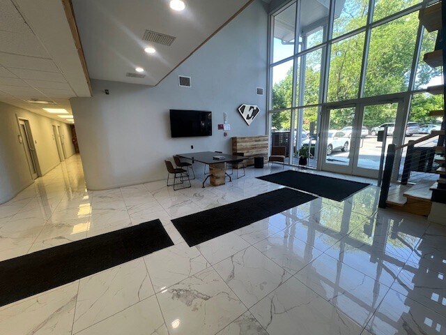24 Merchants Way, Colts Neck, NJ à louer - Photo de l’immeuble – Image 2 sur 10